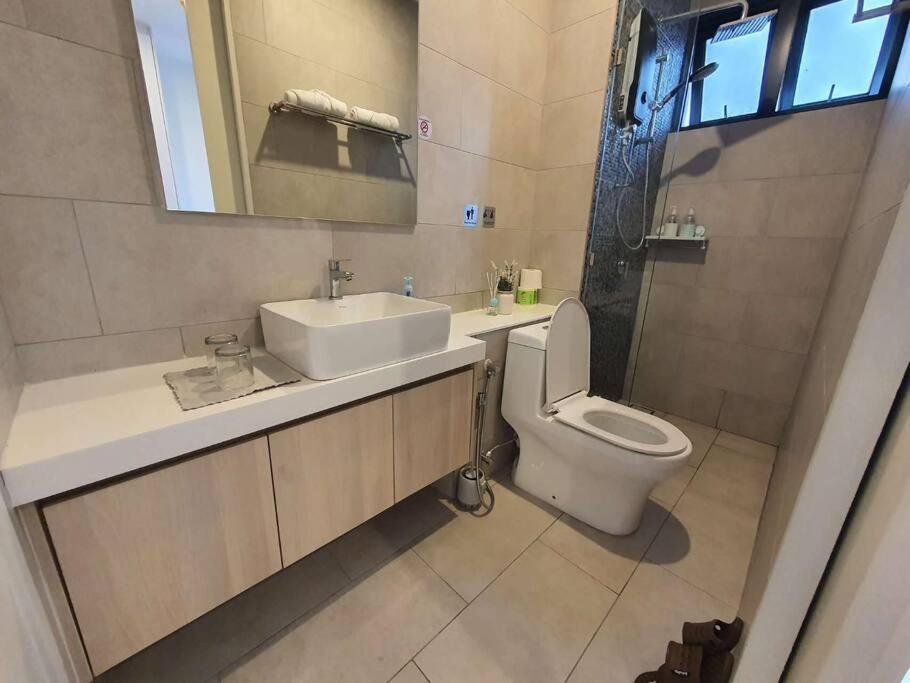 Kota Kinabalu City The Shore - Lucky 7 Homestay מראה חיצוני תמונה